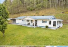 Charming 3BR Home on 5 Acres with Mountain Views – Oakwood, VA
