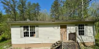 2-Bedroom Retreat on Acreage in Hi Hat, Kentucky