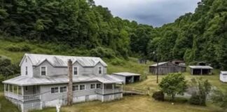 Historic 1890s Farmhouse on 19 Acres, Bramwell, WV