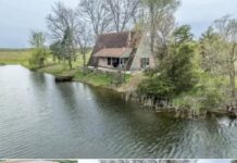 Charming 5-Acre Home, Galesburg, IL – Peaceful Country Retreat