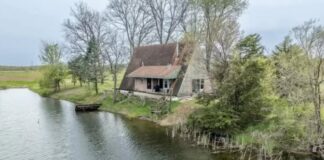 Charming 5-Acre Home, Galesburg, IL – Peaceful Country Retreat