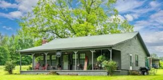 1BR Log Cabin on 12.92 Acres in Nashville, AR