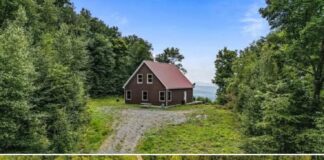 2-Bedroom Chalet on 49.3 Acres – Enosburg, VT