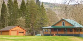 Mountain Retreat with River Views – Charming Log Home in a Scenic, Picturesque Setting