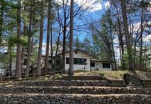 Exclusive Lakeside Retreat in Lakeland Village