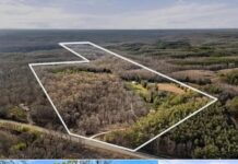 Home with 68.9 Acres in Centerville, Tennessee