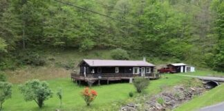 Beautiful Ranch with 0.63 Acres in Elkins, West Virginia