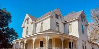 Step Back in Time: Restorable 1916 Southern Classic Near Downtown