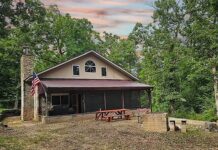 Cabin with 354 Acres in Versailles, Missouri