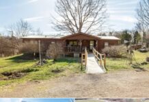 Home with 18.57 Acres in Murphysboro, Illinois