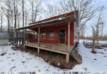 Home with 42.71 Acres in Alton, Missouri