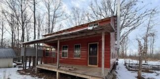 Home with 42.71 Acres in Alton, Missouri