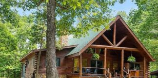 Secluded 16-Acre Log Home Retreat in Poplar Bluff