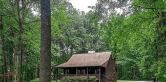 Log Cabin with 1.77 Acres in Girard, Ohio